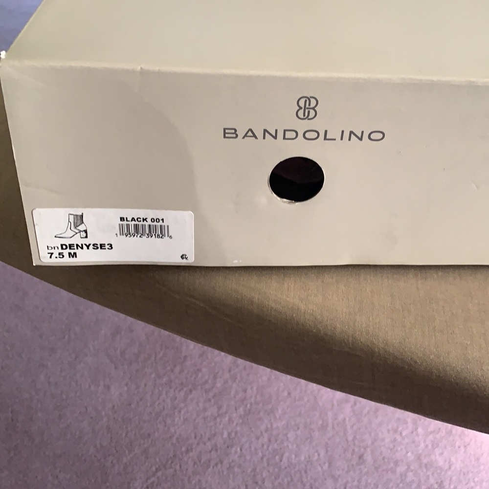 Beautiful bandolino boots. Never worn - Picture 7 of 7